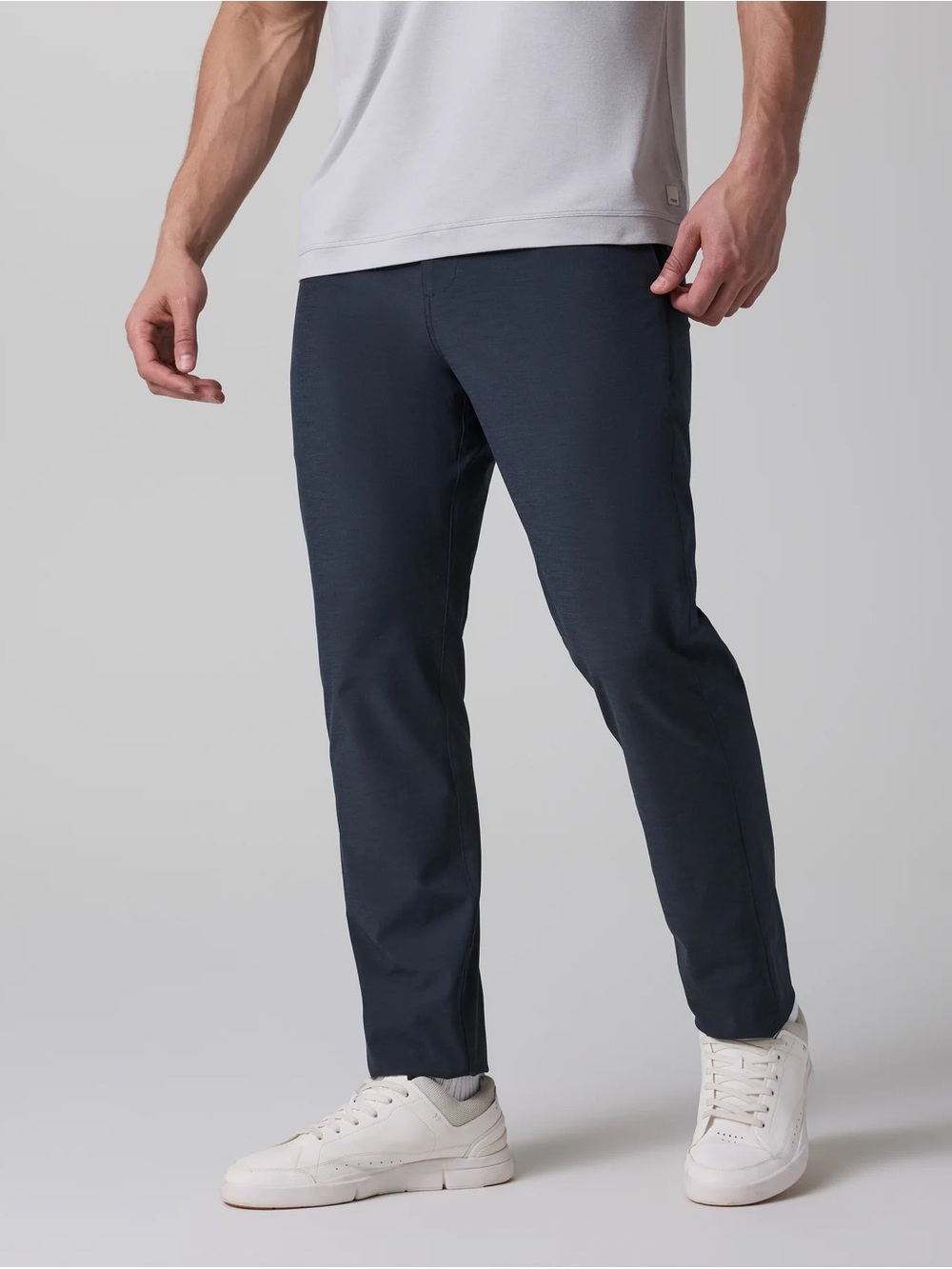 Vuori Men’s Aim Pant in Navy Size 34 x 32”
